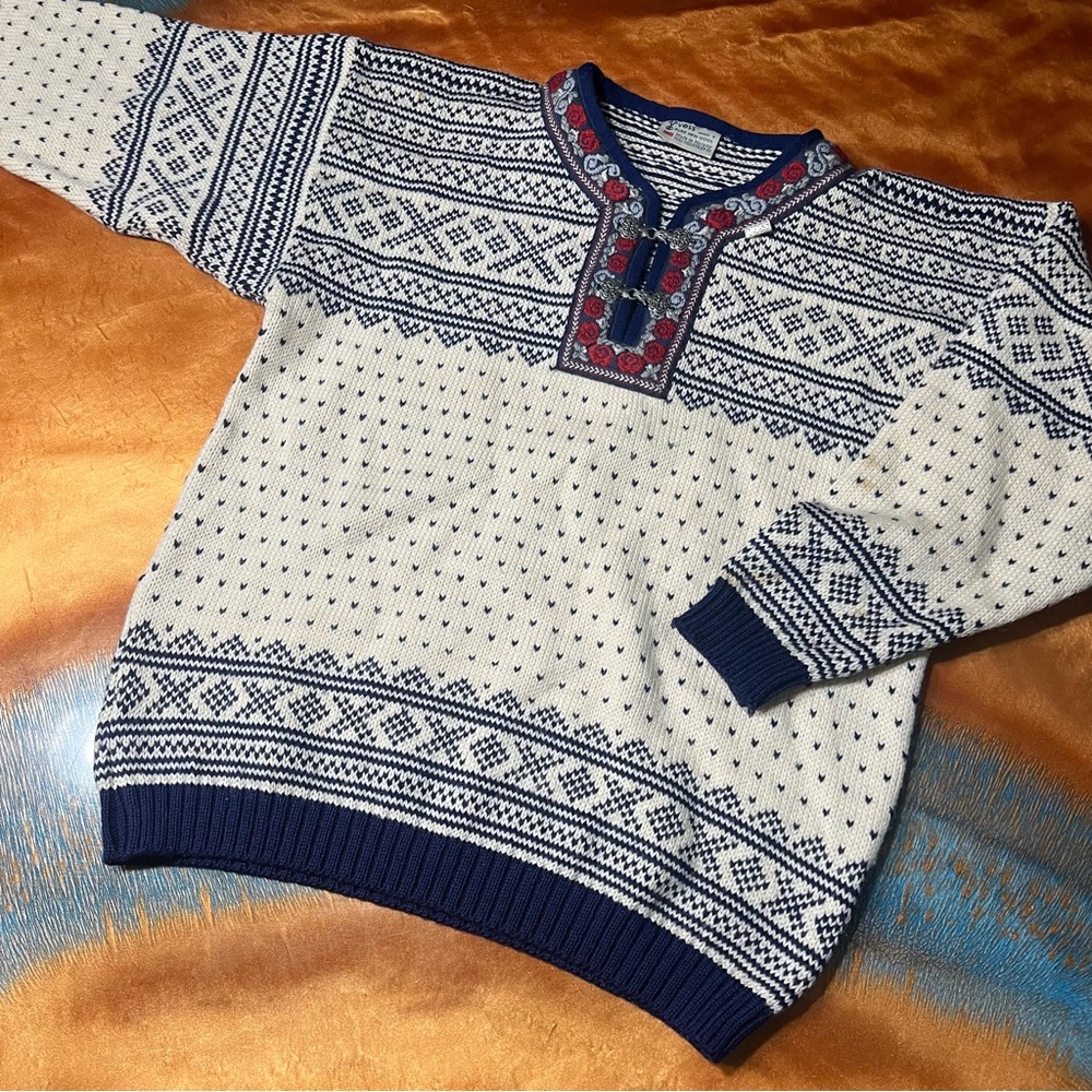 Voss Norway Fair Isle Wool Pullover Sweater metal clasps white blue red small